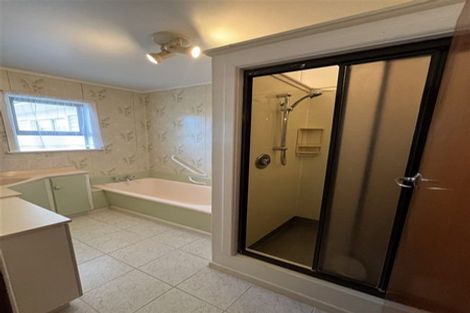 Photo of property in 1 Rewarewa Road, Te Atatu Peninsula, Auckland, 0610