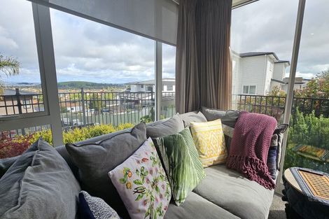 Photo of property in 20 Roxborough Place, East Tamaki Heights, Auckland, 2016