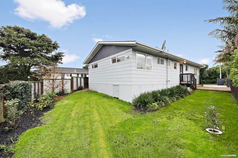 Photo of property in 17 Taioma Crescent, Te Atatu Peninsula, Auckland, 0610