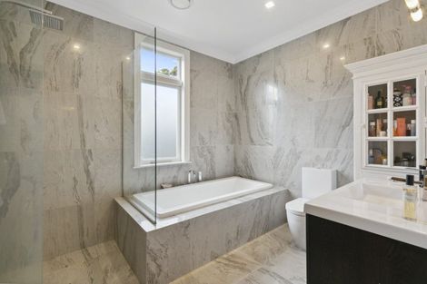 Photo of property in 11 Braithwaite Street, Karori, Wellington, 6012