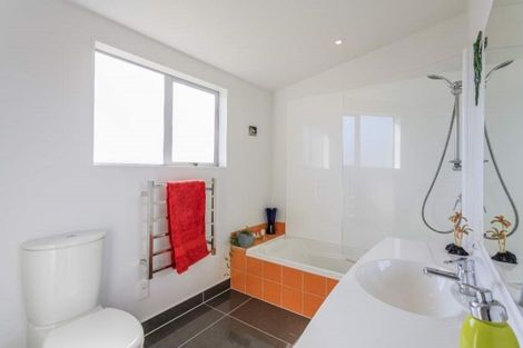 Photo of property in 21a James Street, Glenfield, Auckland, 0629