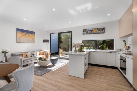 Photo of property in 2/10 Hutchinsons Road, Bucklands Beach, Auckland, 2014
