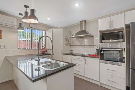 Photo of property in 100a Gloucester Road, Manurewa, Auckland, 2102