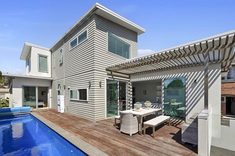 Photo of property in 10 Pendarves Street, New Plymouth, 4310