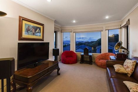 Photo of property in 21 Aspiring Terrace, Aotea, Porirua, 5024