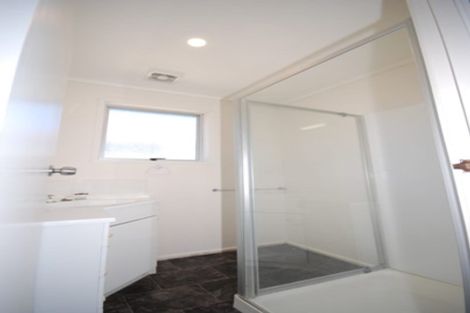 Photo of property in 3 Doone Place, Massey, Auckland, 0614