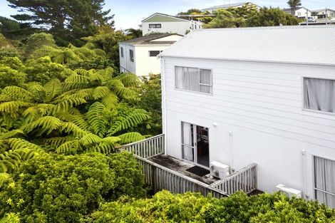 Photo of property in 32b Cheltenham Terrace, Newlands, Wellington, 6037