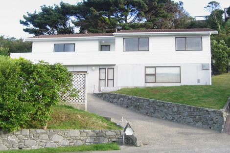 Photo of property in 19 Fernhaven Grove, Newlands, Wellington, 6037