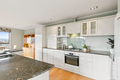 Photo of property in 10 Kate Way, Karori, Wellington, 6012