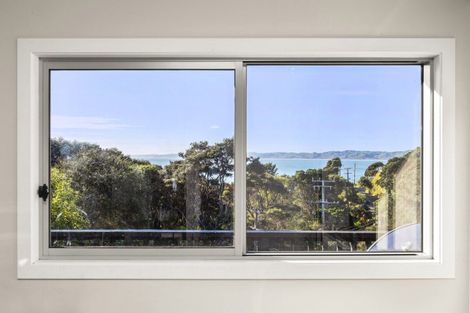 Photo of property in 33 Whaanga Road, Raglan, 3297