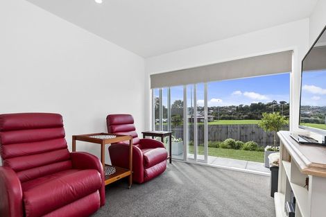 Photo of property in 1 Pae Moana Place, Stanmore Bay, Whangaparaoa, 0932