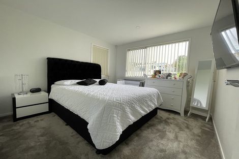 Photo of property in 28a Waimumu Road, Massey, Auckland, 0614
