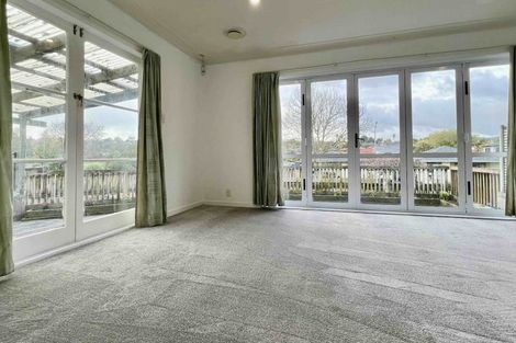 Photo of property in 1 Mirrabooka Avenue, Botany Downs, Auckland, 2010