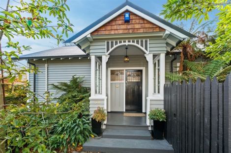 Photo of property in 33 Ngaio Street, Saint Martins, Christchurch, 8022