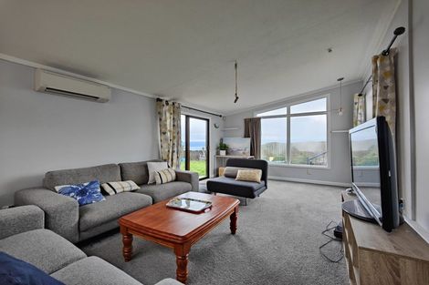 Photo of property in 48 Miles Crescent, Newlands, Wellington, 6037