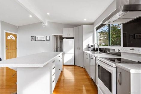 Photo of property in 36 Thornlow Street, Glendene, Auckland, 0602