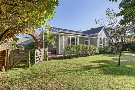 Photo of property in 100 Oxford Road, Okato, 4335