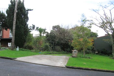 Photo of property in 8a Tui Vale Road, Shelly Park, Auckland, 2014