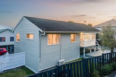 Photo of property in 2/134 Bradbury Road, Botany Downs, Auckland, 2010