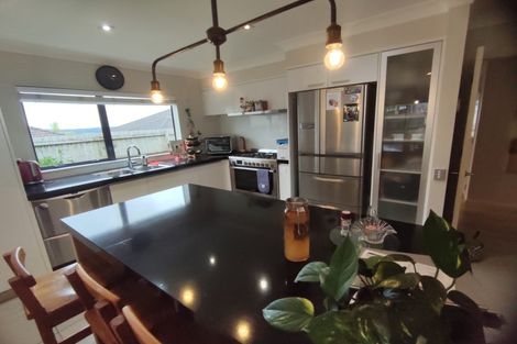 Photo of property in 72 Kervil Avenue, Te Atatu Peninsula, Auckland, 0610