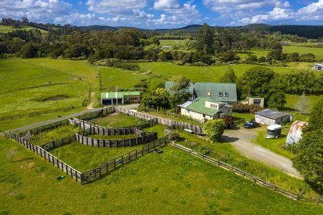 Photo of property in 247 Ararimu Valley Road, Helensville, Waimauku, 0882