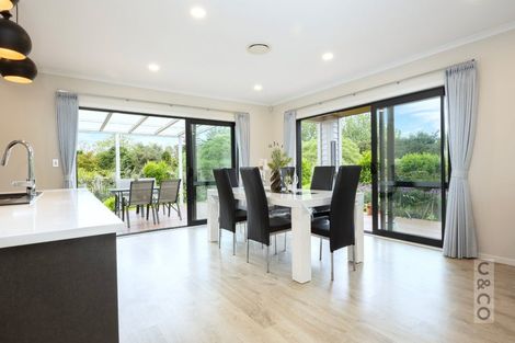Photo of property in 15 Vogwill Road, Kumeu, 0810