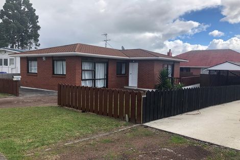 Photo of property in 28a Renata Crescent, Te Atatu Peninsula, Auckland, 0610