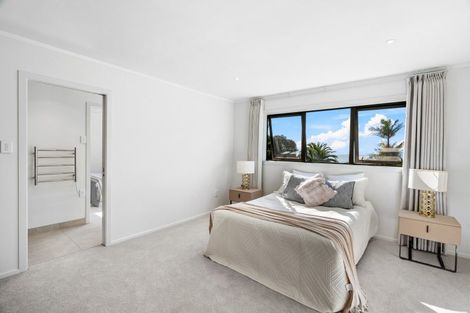 Photo of property in 2/14 Clifton Road, Waiake, Auckland, 0630