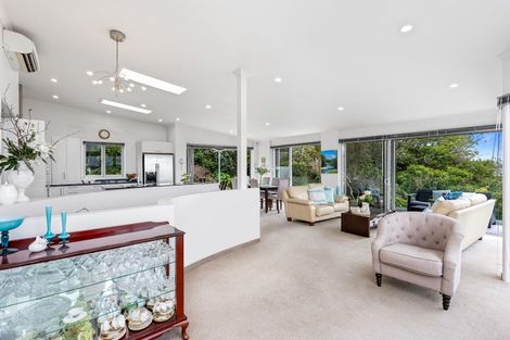 Photo of property in 88 Grovenor Drive, Orewa, 0931