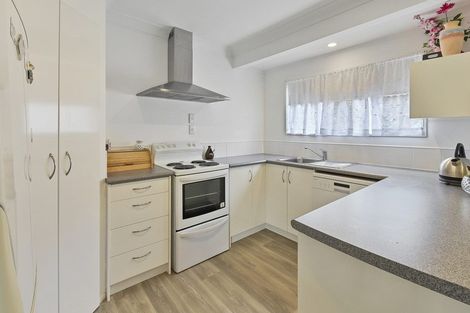 Photo of property in 2/5 King Edward Avenue, Papakura, 2110