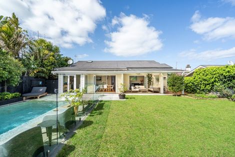 Photo of property in 46 Ngataringa Road, Devonport, Auckland, 0624
