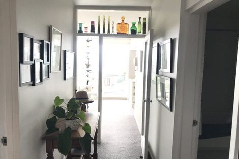Photo of property in Seaview Apartments, 8/64 Milford Road, Milford, Auckland, 0620