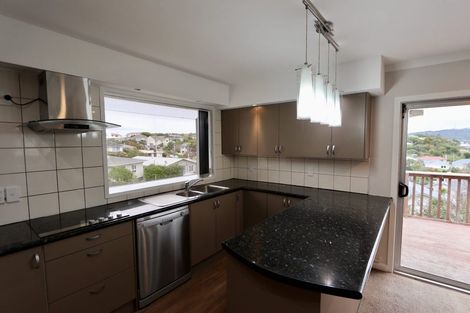 Photo of property in 15 Baylands Drive, Newlands, Wellington, 6037