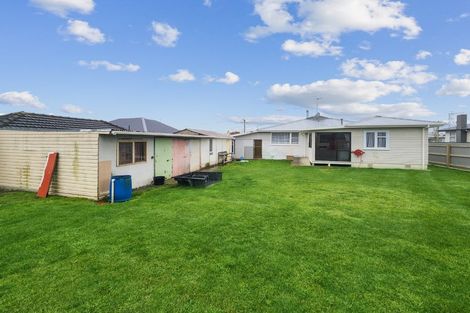 Photo of property in 11 Carlisle Street, Levin, 5510