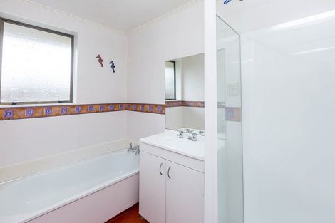Photo of property in 21f1- Roband Crescent, Brown Owl, Upper Hutt, 5018
