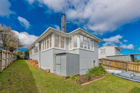 Photo of property in 10 Marie Crescent, Te Atatu South, Auckland, 0610