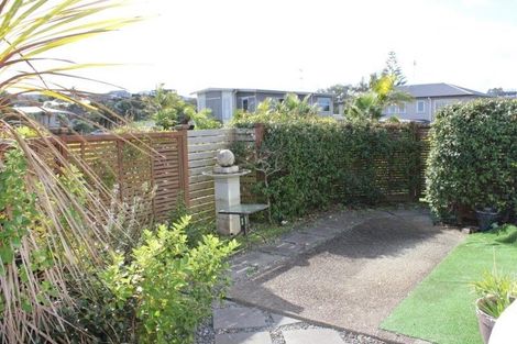 Photo of property in 2 Walton Street, Red Beach, 0932