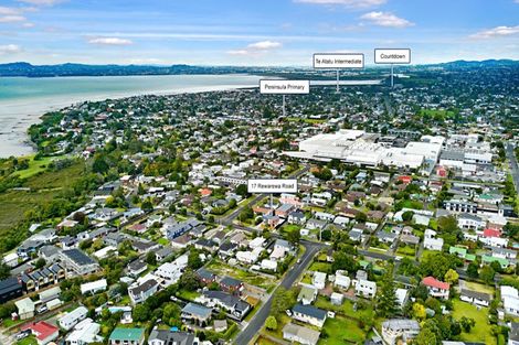 Photo of property in 1/17 Rewarewa Road, Te Atatu Peninsula, Auckland, 0610