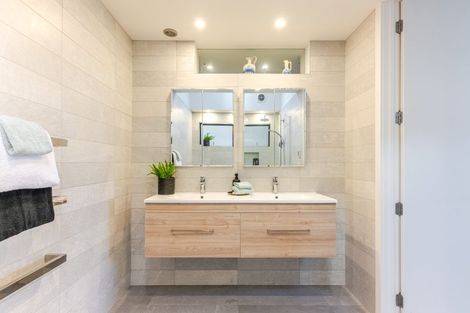 Photo of property in 14 Hinemoa Terrace, Birkenhead, Auckland, 0626