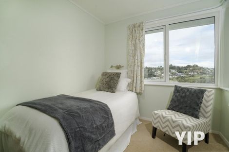 Photo of property in 106 Ruskin Road, Newlands, Wellington, 6037