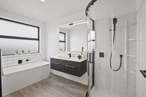 Photo of property in 11 Donnelly Street, Oakura, 4314