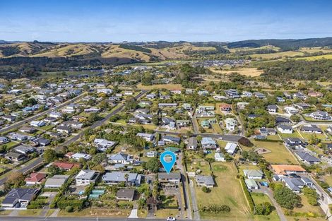 Photo of property in 12 Makiri Street, Helensville, 0800