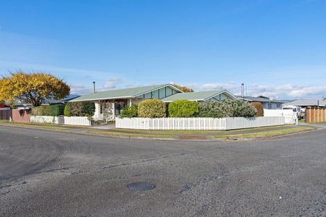 Photo of property in 8 Rimu Street, Levin, 5510