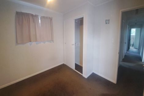 Photo of property in 5 Denver Avenue, Sunnyvale, Auckland, 0612