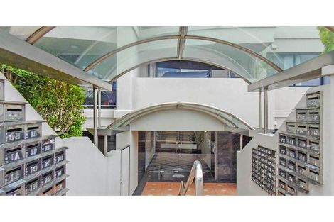 Photo of property in 175h Hurstmere Road, Takapuna, Auckland, 0622
