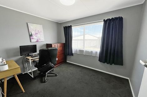 Photo of property in 26 Cumberland Place, Kelvin Grove, Palmerston North, 4414