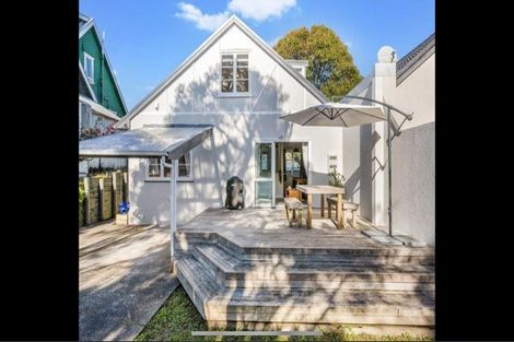 Photo of property in 2/18 Reid Road, New Lynn, Auckland, 0600