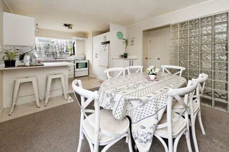 Photo of property in 6 Oakhaven Place, Ranui, Auckland, 0612