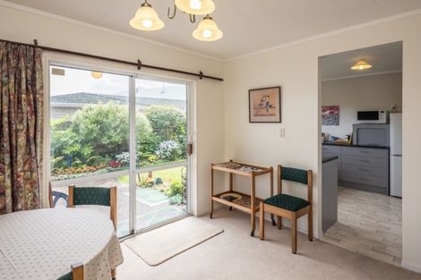 Photo of property in 60 Rewarewa Crescent, Waikanae, 5036