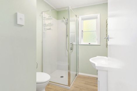 Photo of property in 64 Newlands Road, Newlands, Wellington, 6037